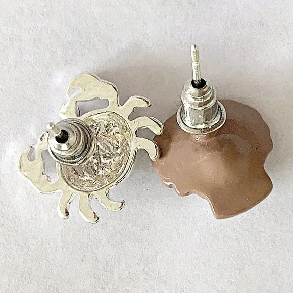 Crab & Pearl Clam Shell Asymmetrical Rhinestone Stud Earrings - Picture 6 of 7